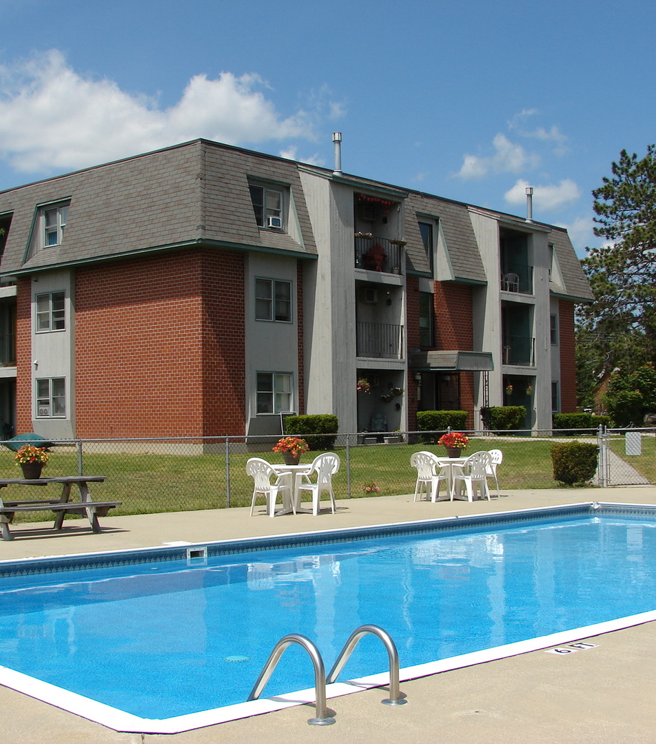 Raymond Apartment: 310-312 Route 27