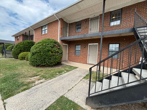 Updated 1-Bedroom at Ivy Court – $99 Deposit + $100 Amazon Gift Card! – photo 1
