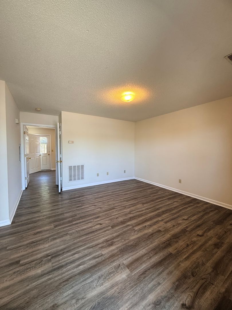 Greenville Apartment: 3309 Landmark St