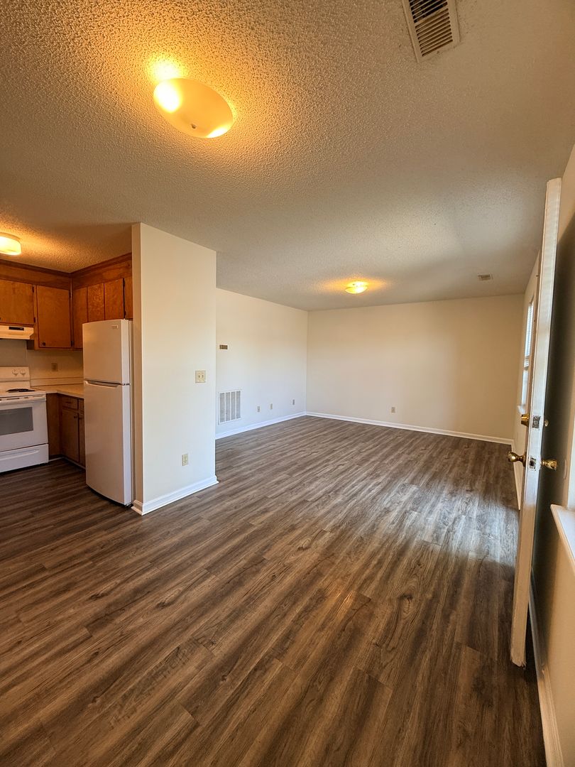 Greenville Apartment: 3309 Landmark St