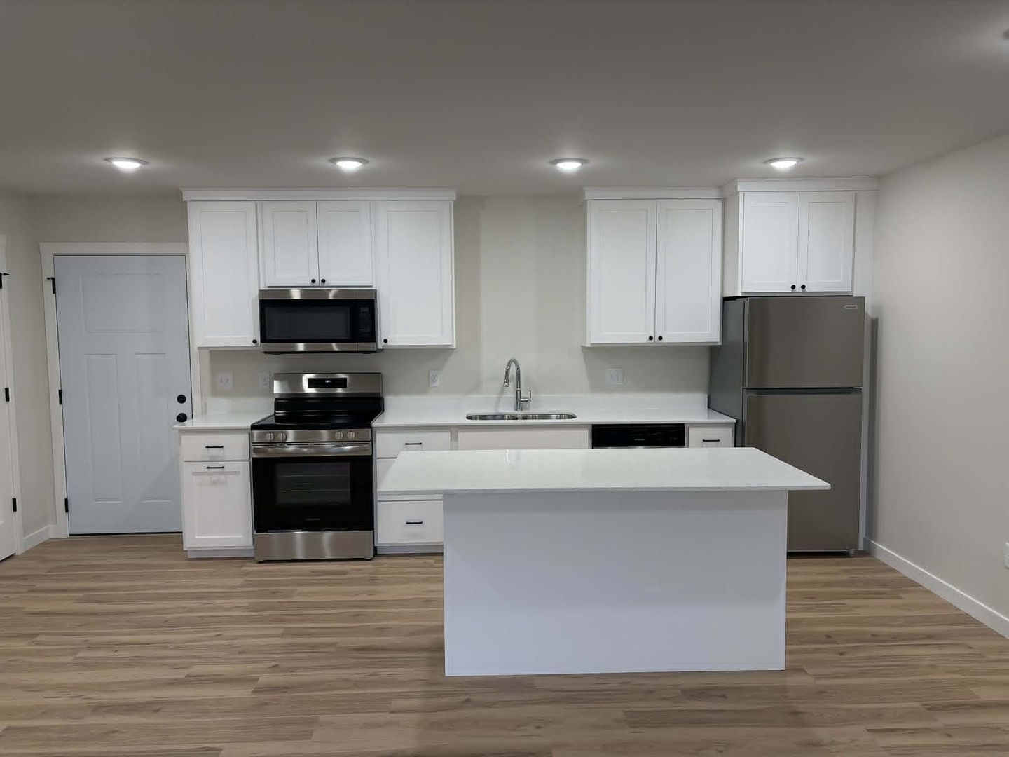 Waukon Apartment: 104 8th Ave SW