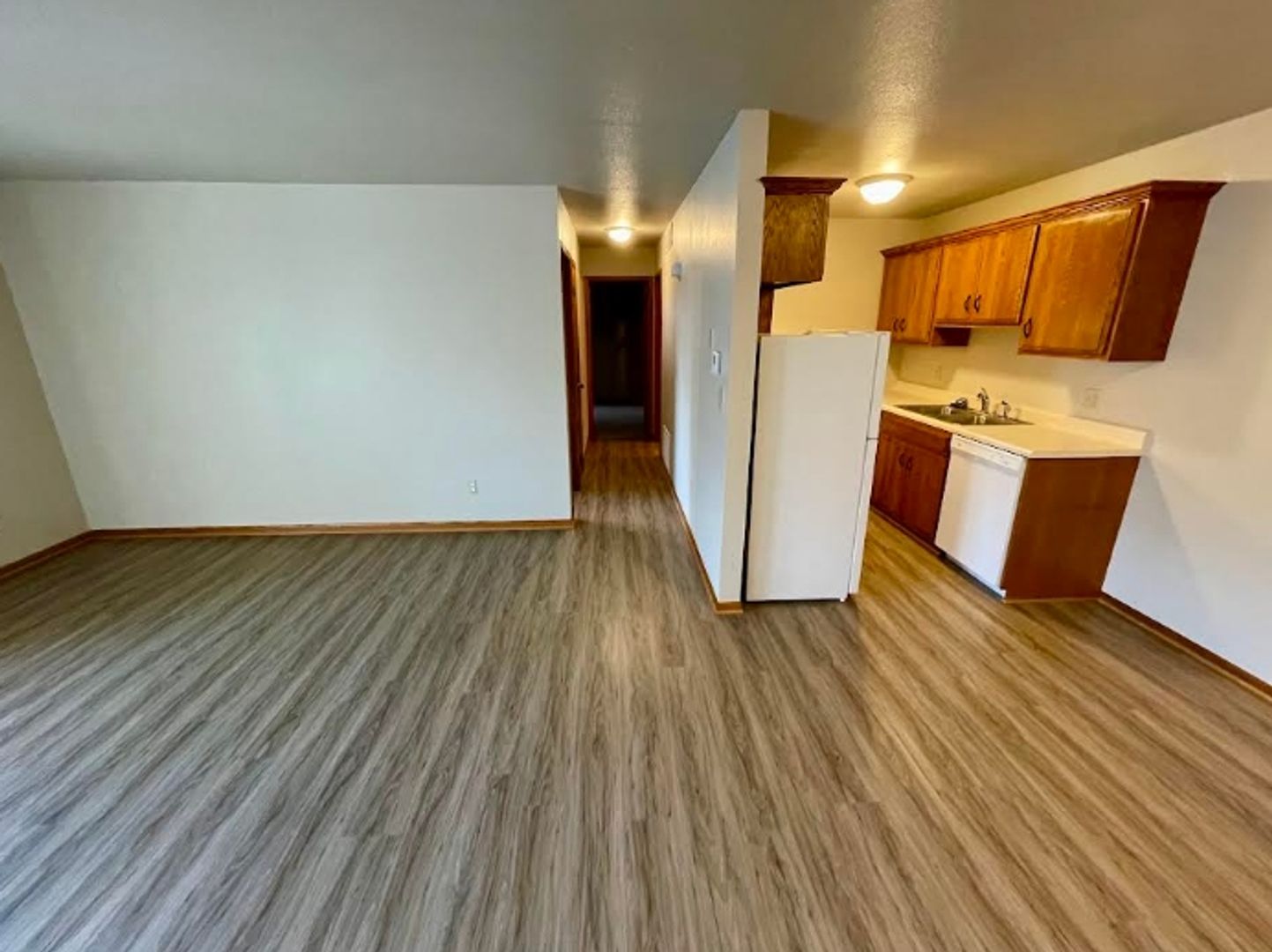 Pella Apartment: 409 East 15th Street