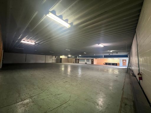 For Rent: Industrial Warehouse - 9,049 SF ($5 per SF) – photo 1
