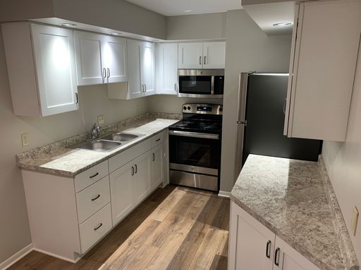 Rent: 1 bed/1 bath unit – photo 1
