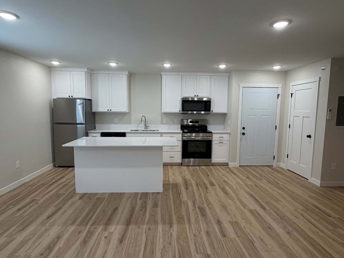 Waukon Apartment: 104 8th Ave SW