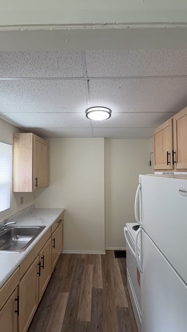 Waverly Apartment: 702 - 740 River Park Dr.
