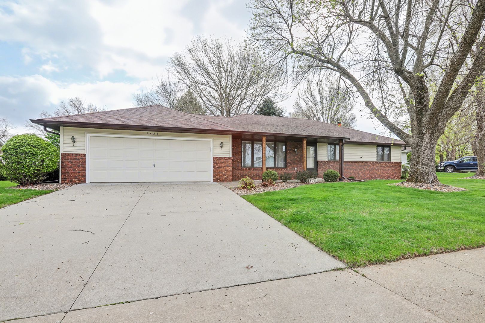 Pella House: 1428 Edgewood Drive