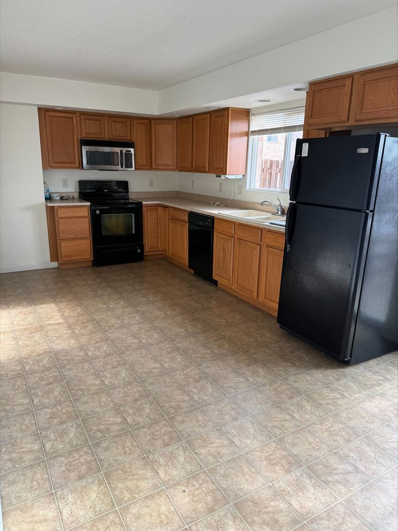 Waverly Apartment: 614 16th Street SW