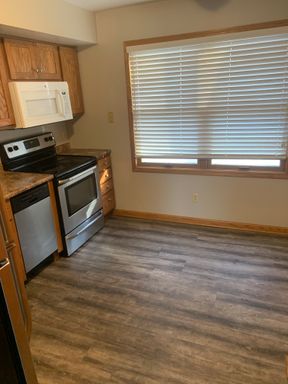 Rent: 1 Bed/1 Bath