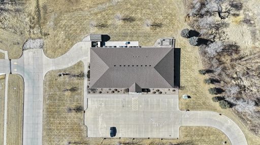 For Rent - 4018 available sq ft office building: $15/sq ft plus NNN – photo 1