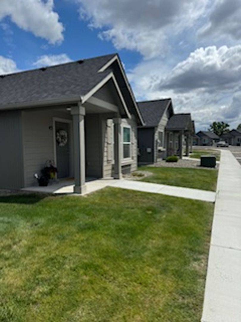 Clarkston Apartment: 1600 Dustan Loop