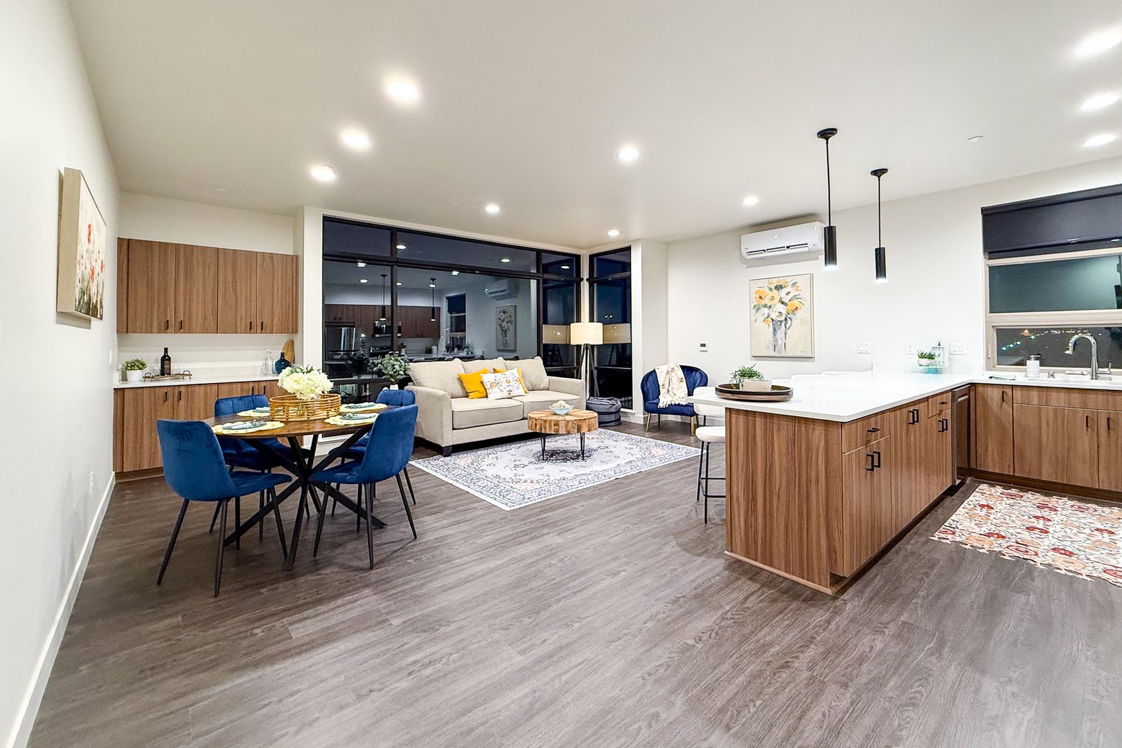 Kennewick Townhome: 212 N Elm St