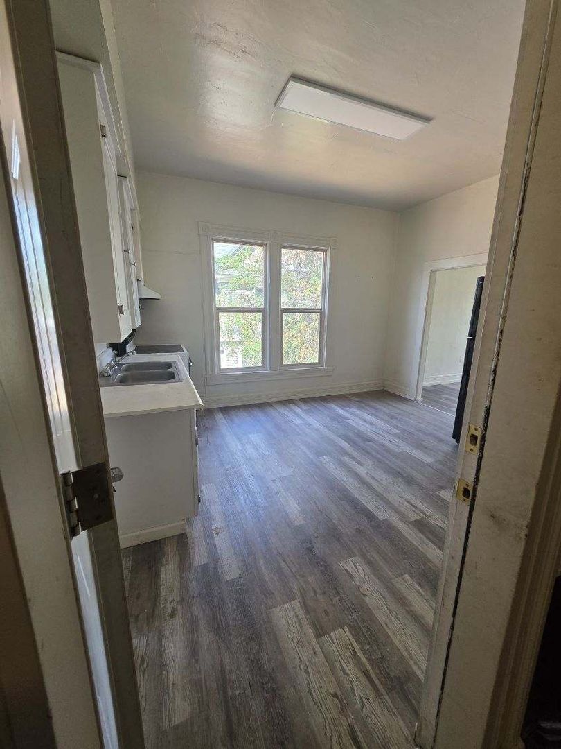 Walla Walla Apartment: 330 S 4th Ave