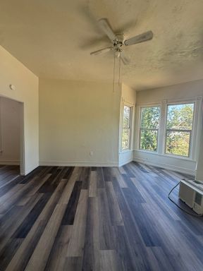 Large second story 1 bed, 1 bath