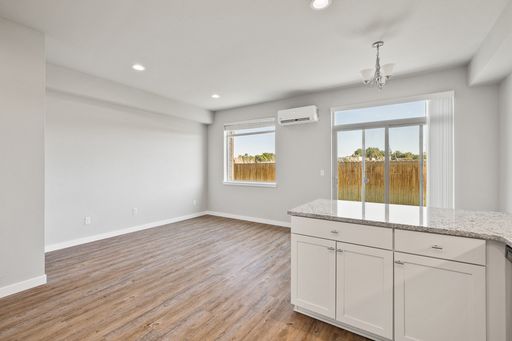 ** 1 MONTH FREE ** Modern 2-Bedroom Townhome in Kennewick – photo 1