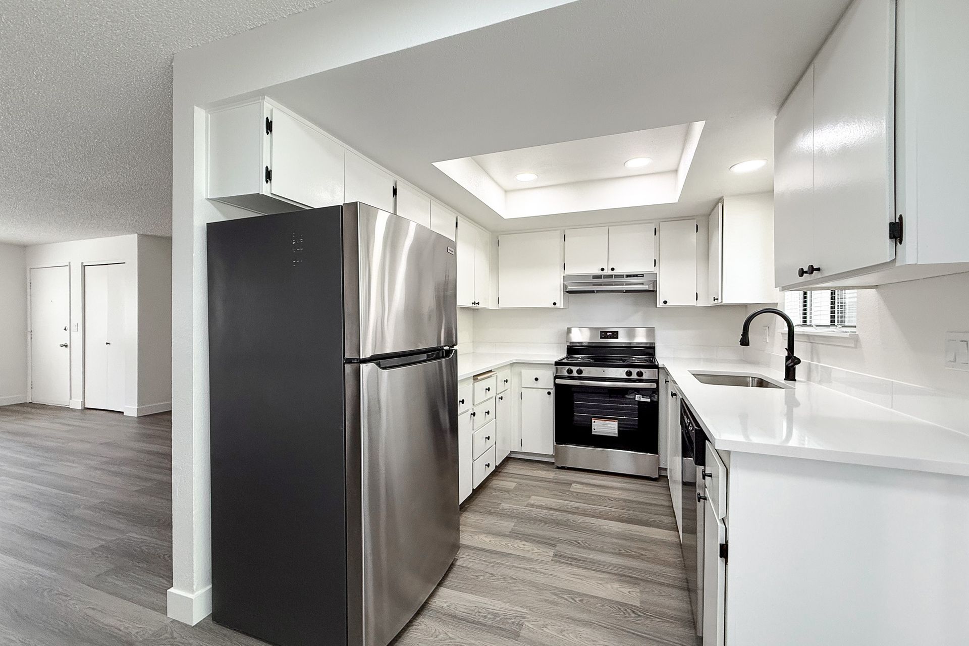 Kennewick Apartment: 801 N Tweedt St