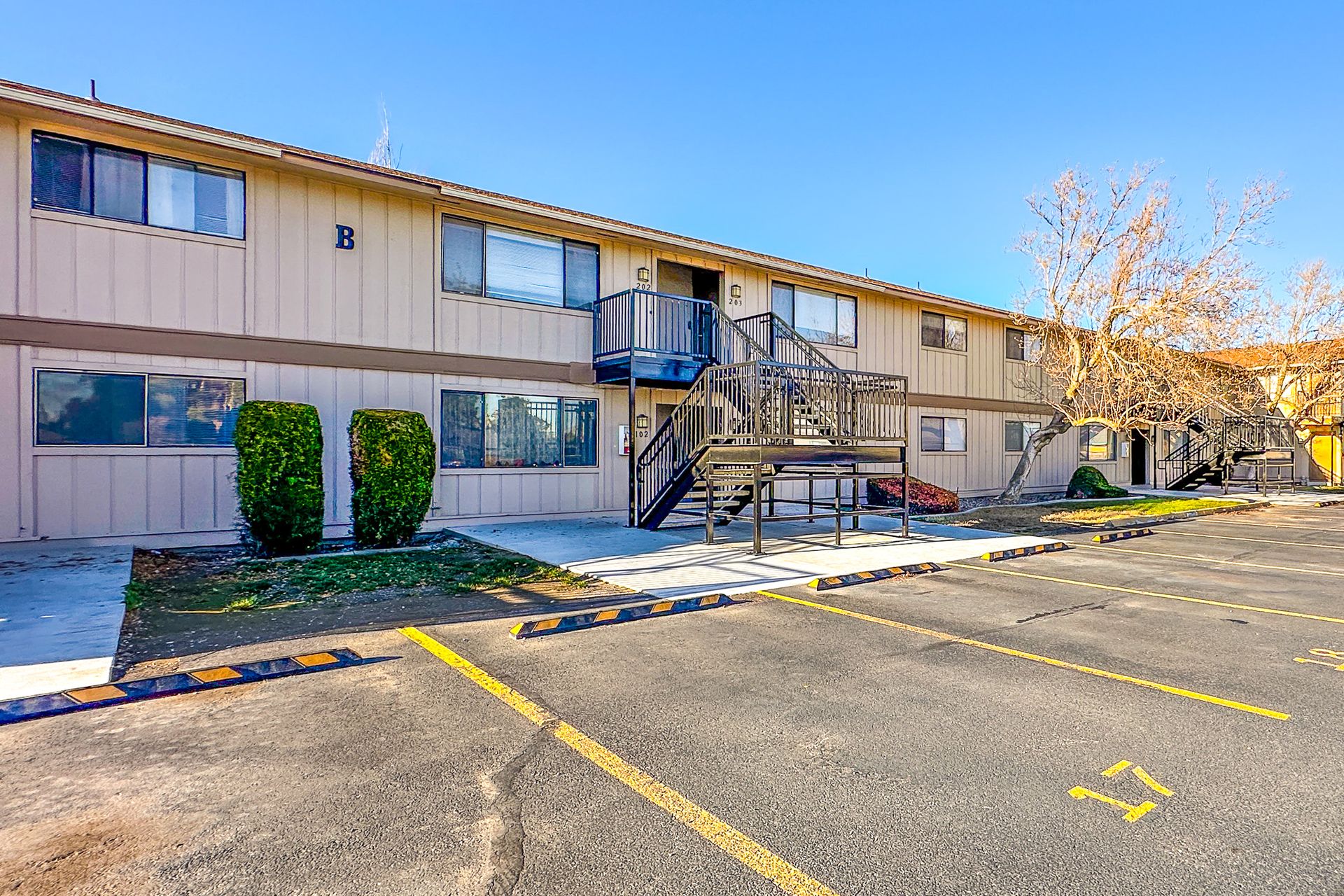 Kennewick Apartment: 801 N Tweedt St