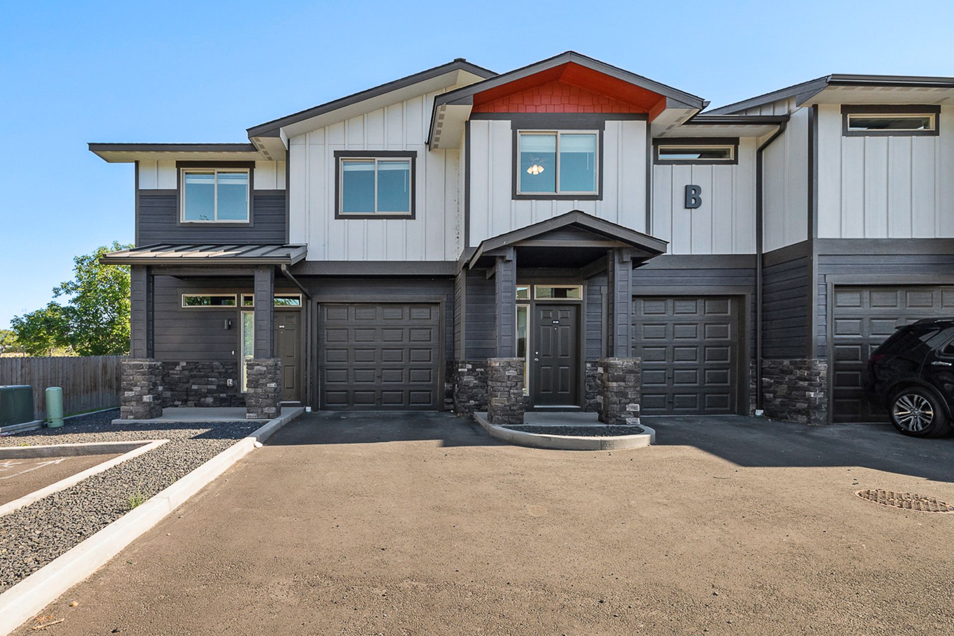 Kennewick Townhome: 911 W Entiat St