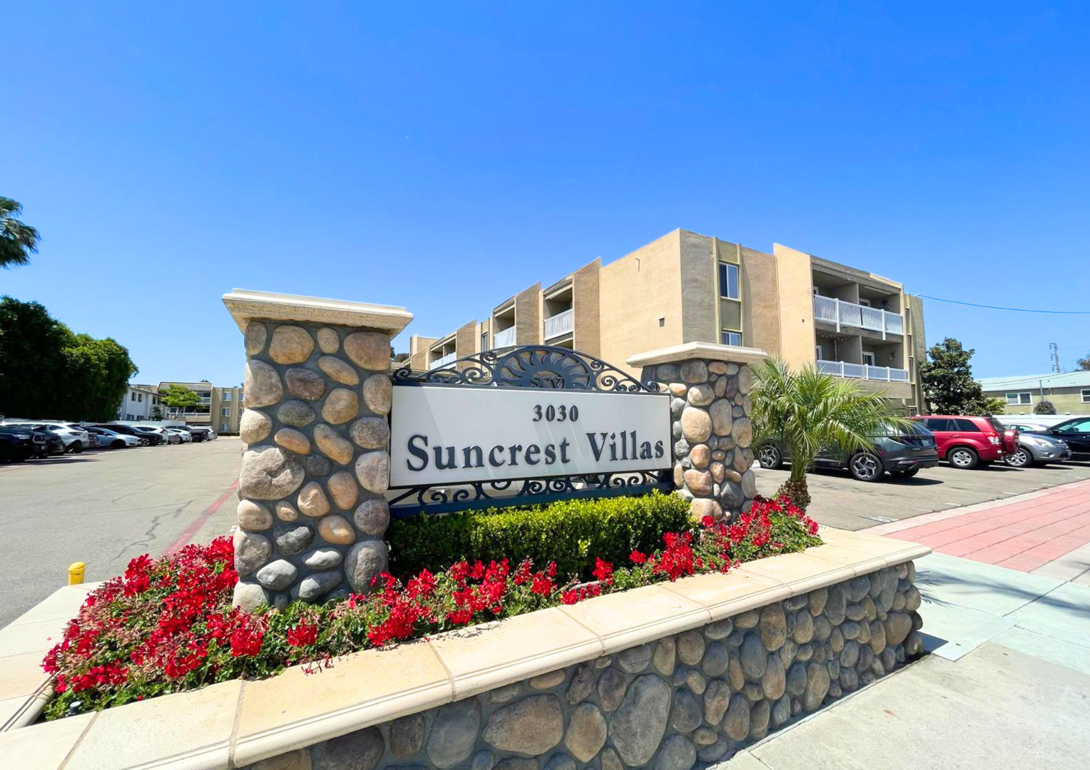 San Diego Apartment: 3030 Suncrest Dr #605