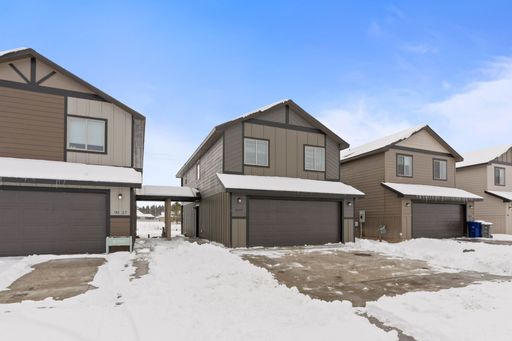 Winona 4-bedroom, 3-bathroom home with 2-car garage – photo 1