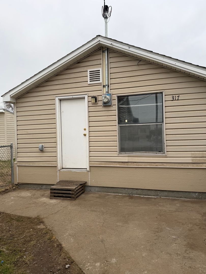 Pendleton House: 317 NE Anvidon St