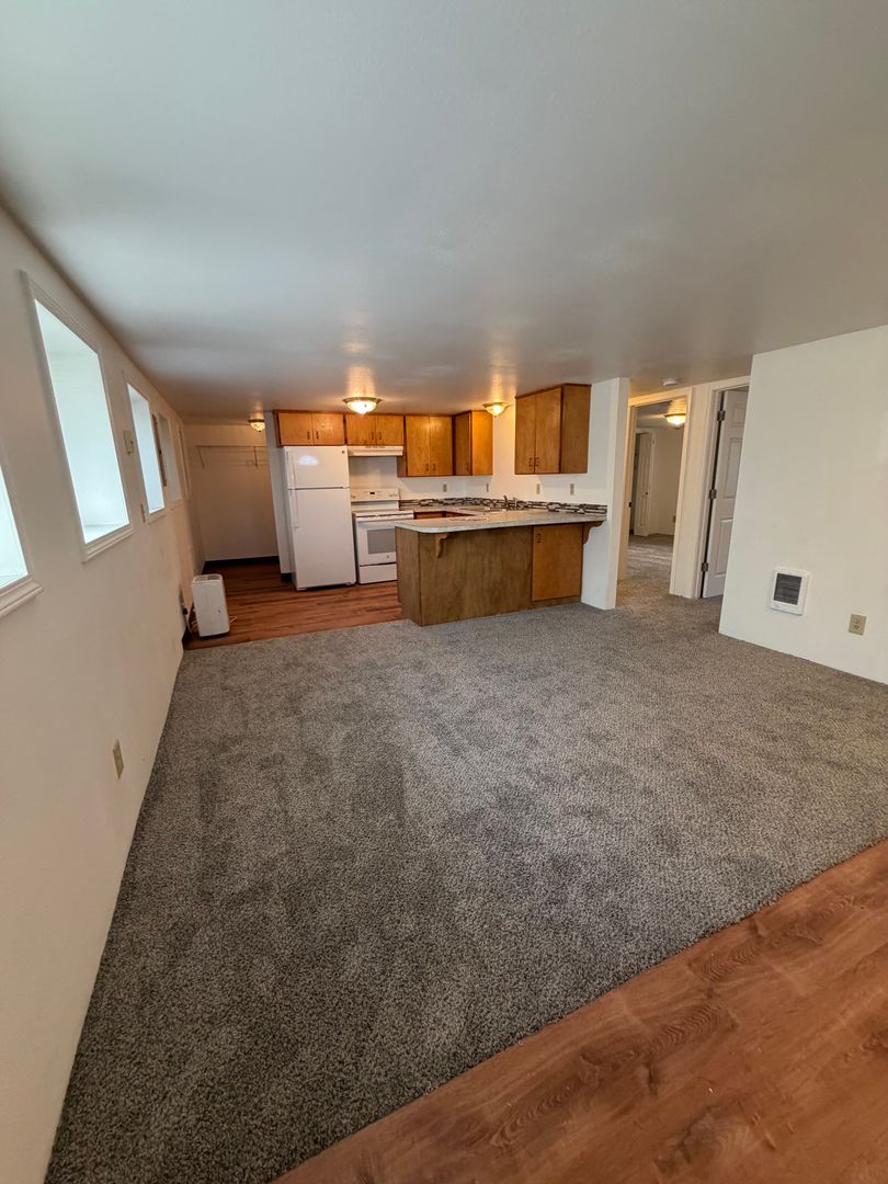 Pendleton House: 119 1/2 SE 9th Street