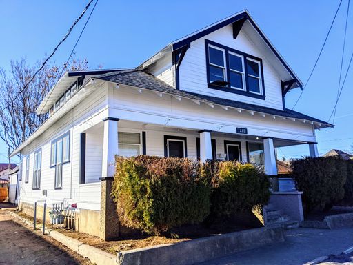 1 bedroom/ 1 bath in Triplex