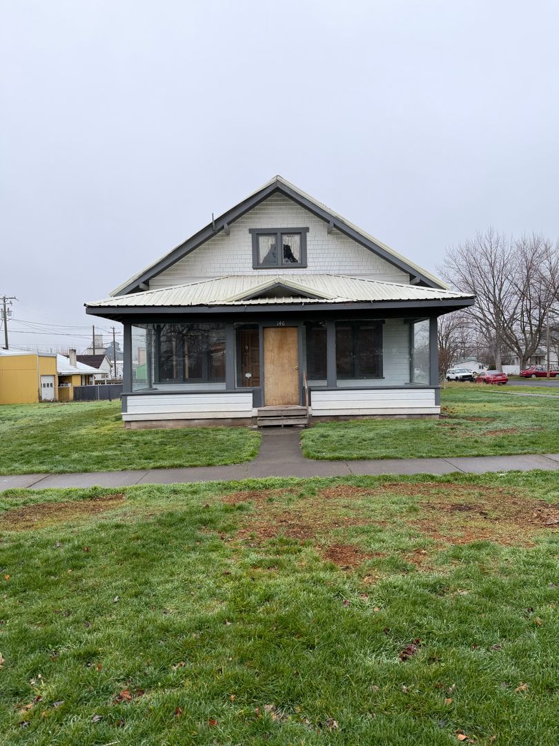 Athena House: 146 N 4th St