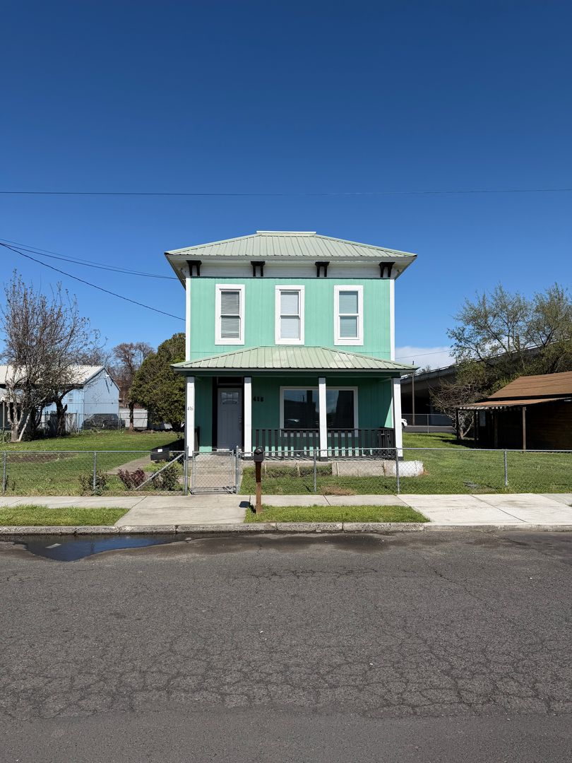 PENDLETON House: 416 SE 6th