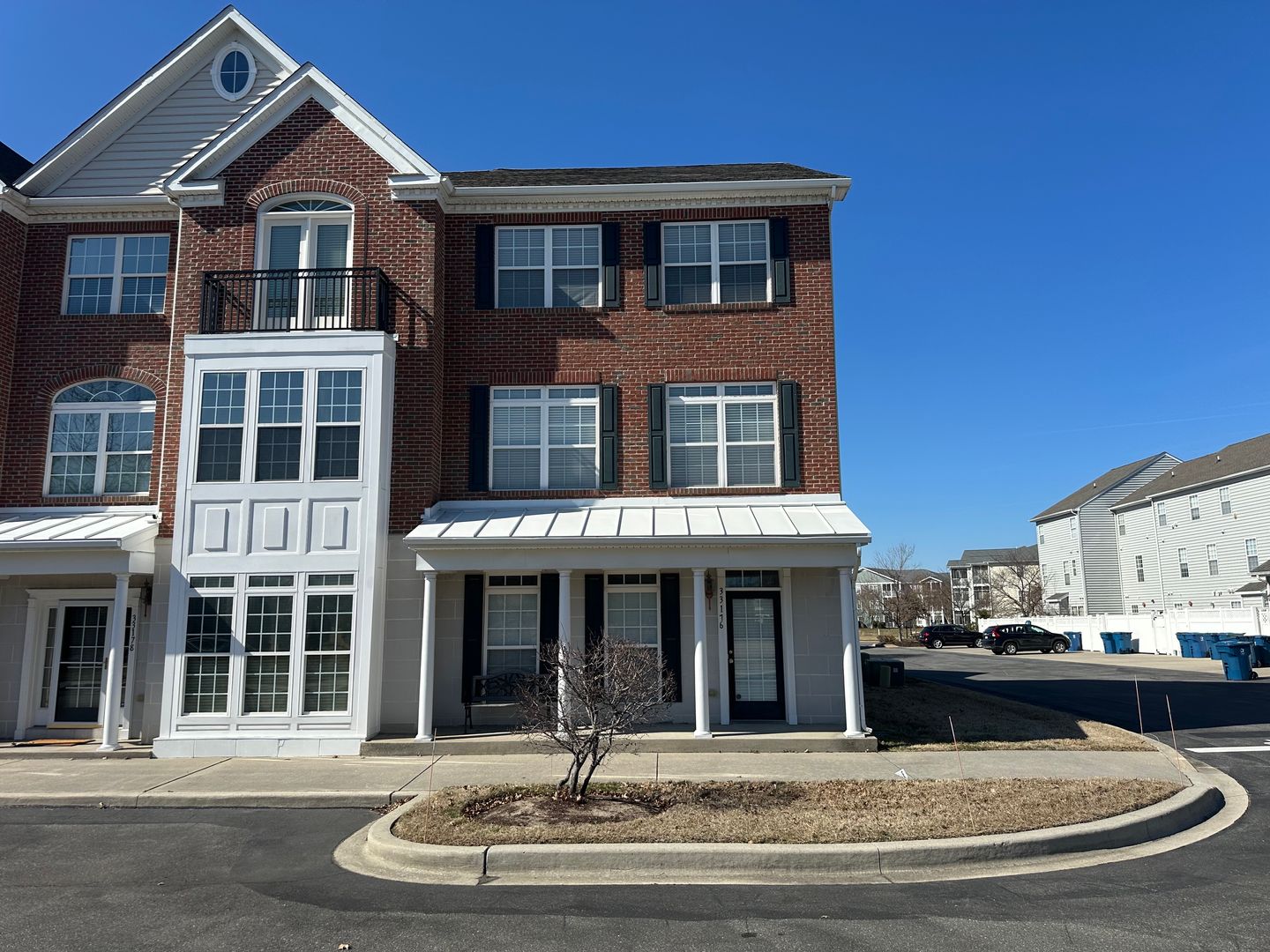 Lovely 4 bedroom townhome in Villages of Five Points