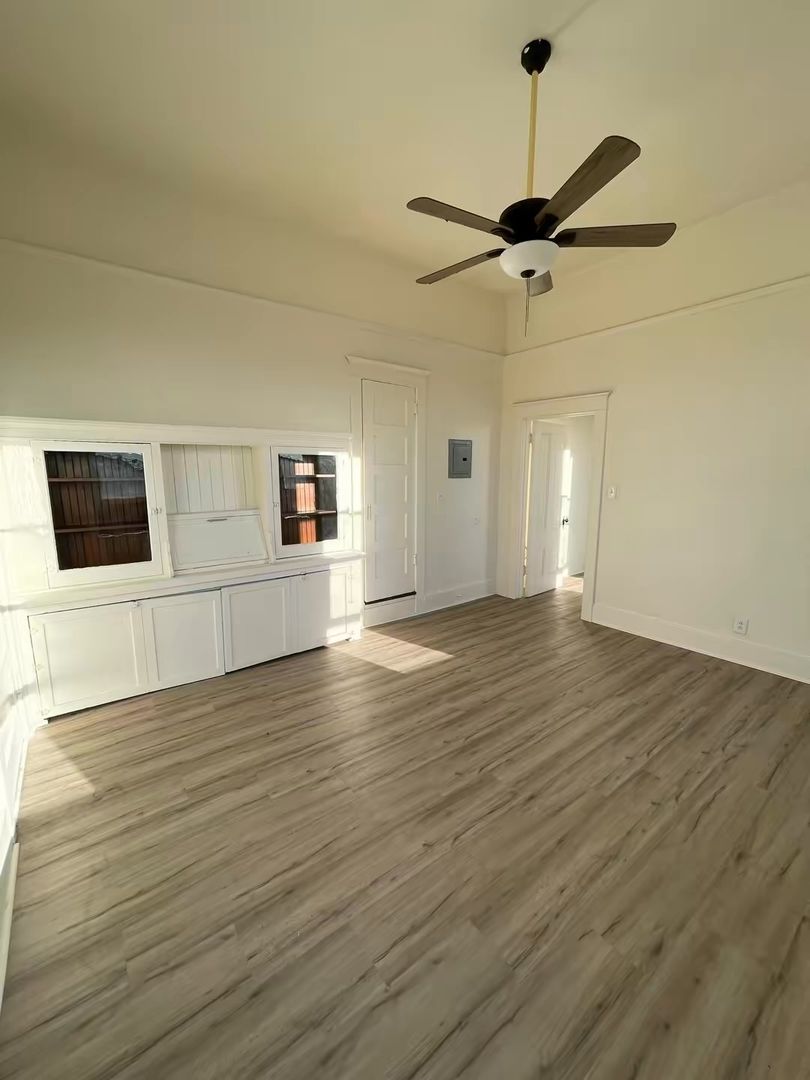Los Angeles Apartment: 134-136 E 31st Street