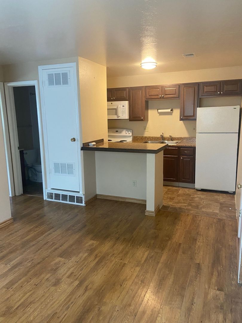 Louisville Apartment: 1611 Cottonwood Dr