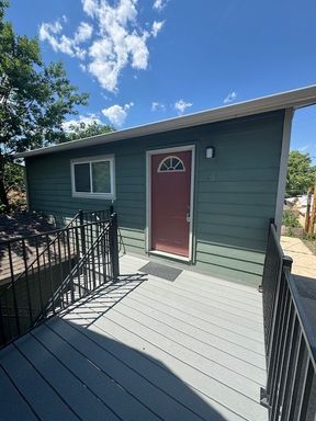Close to Campus-downtown-2227 – photo 1
