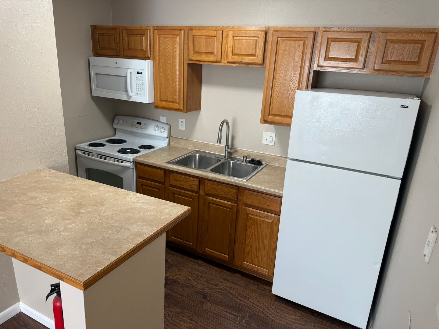 Louisville Apartment: 1611 Cottonwood Dr