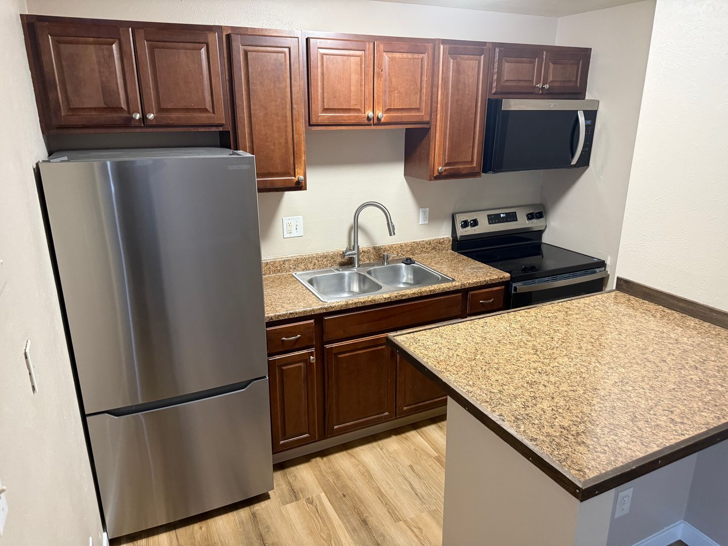 Louisville Apartment: 1611 Cottonwood Dr