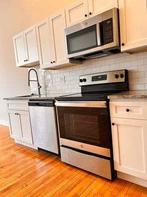 Modern Loft Style Studio with Hardwood floors, High Ceilings and stainless Steel Appliances. – photo 1