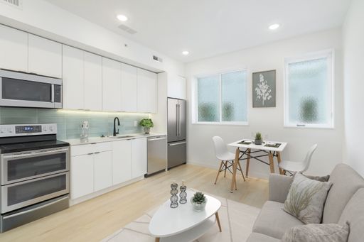 Brand New Bi-level 2Bedroom 2Bathroom Available Now! – photo 1