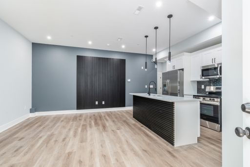 1 Bedroom Apartment in Modern Building with Private Backyard! – photo 1