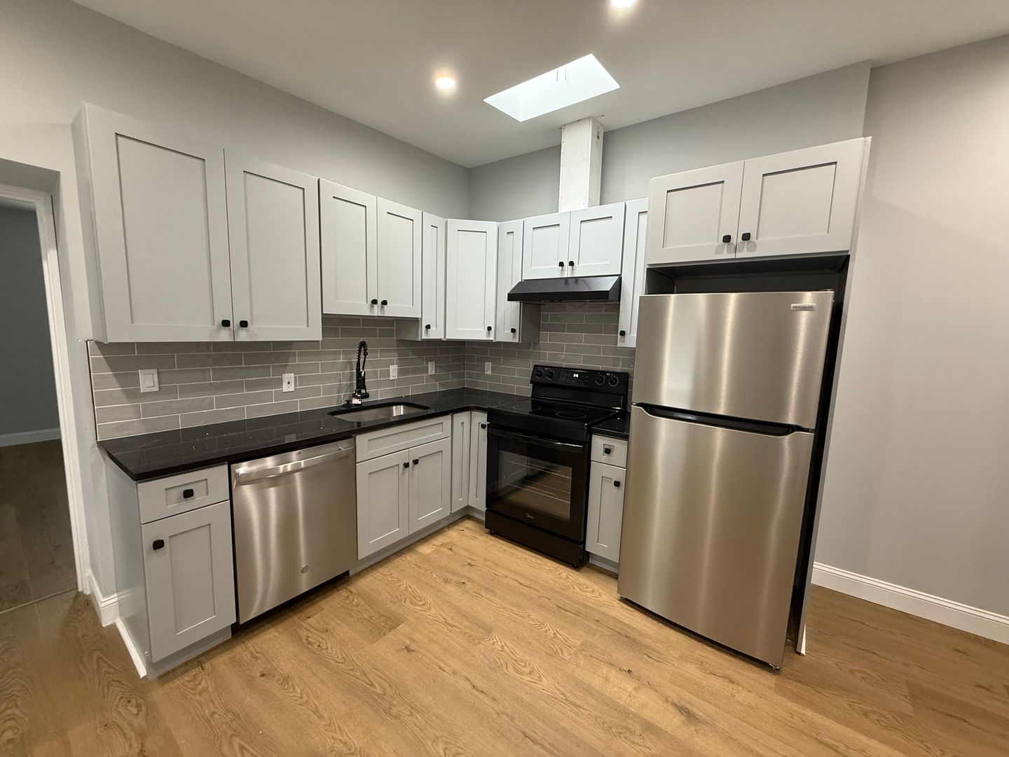 Philadelphia Apartment: 4722 Wellington St