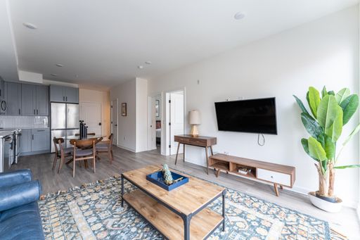 Phenomenal 3 Bedroom in New Modern Building. – photo 1