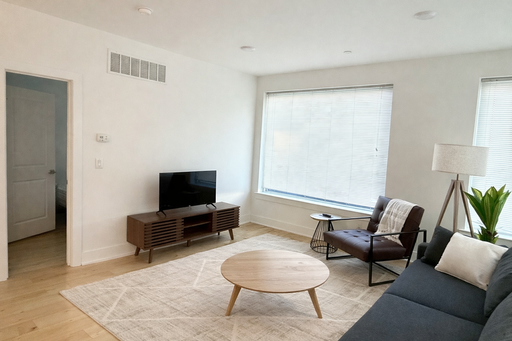 Phenomenal Furnished Bi-level 3 Bedroom in Modern Building – photo 1