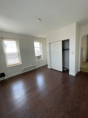 Charming Studio Apartment in Port Richmond! – photo 1