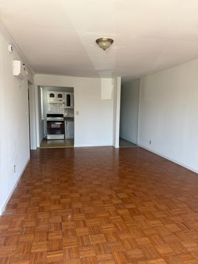 Spacious 2 bedroom 1 bathroom in Port Richmond! Now Offering 1 month FREE on a 12 Month Lease! – photo 1