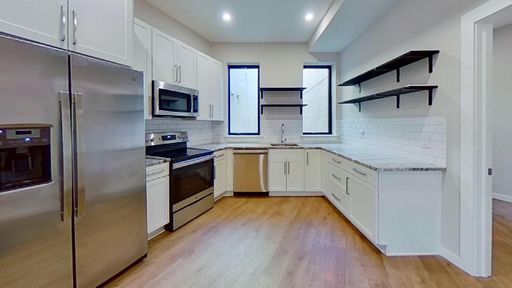 Phenomenal Flat-level 2 Bedroom 2Bathroom! Now Offering 1 month free on a 12 month lease – photo 1