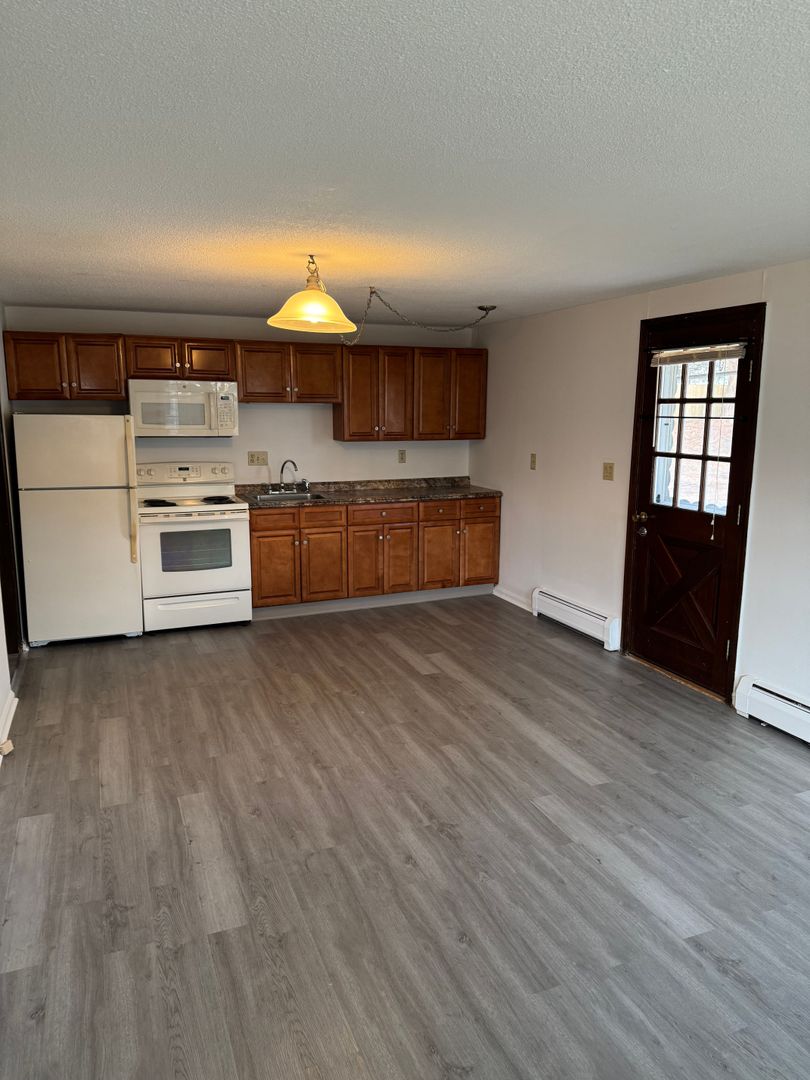 Great Barrington Apartment: 24 Silver Street