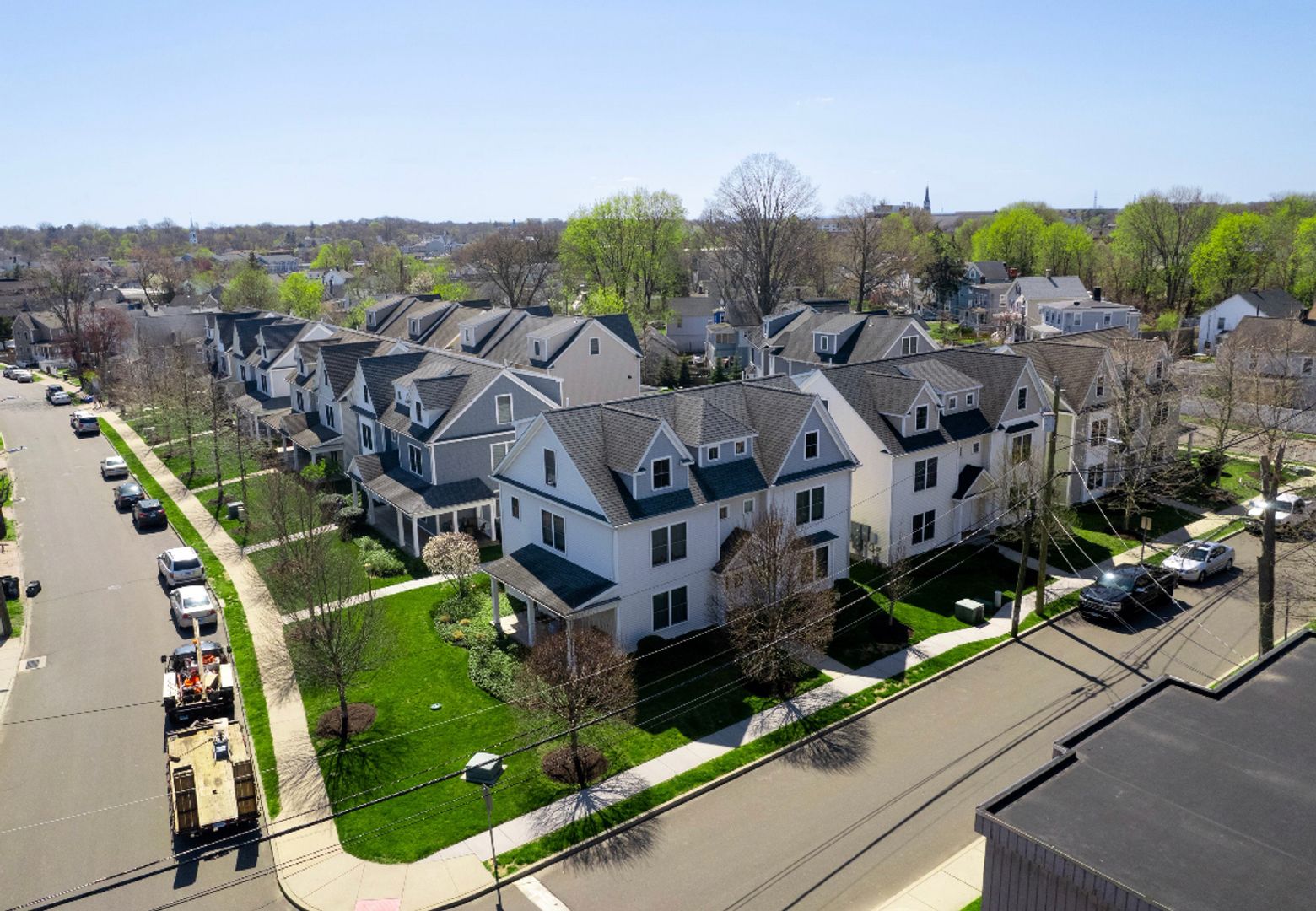 1BR Townhouse with Den and Garage