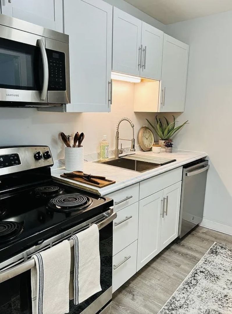 Stratford Apartment: 446-556 Hollister Street