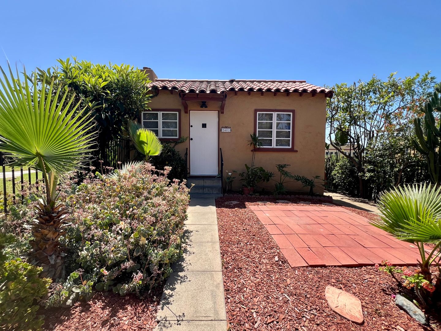 San Diego Apartment: 2401-15 G Street