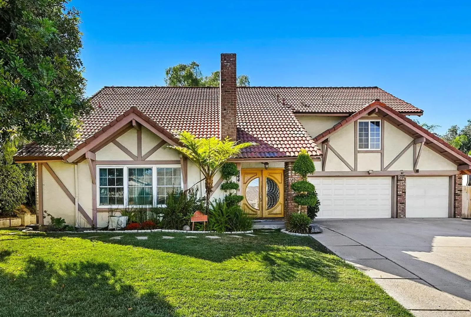 El Cajon House: 344 Dewane Dr
