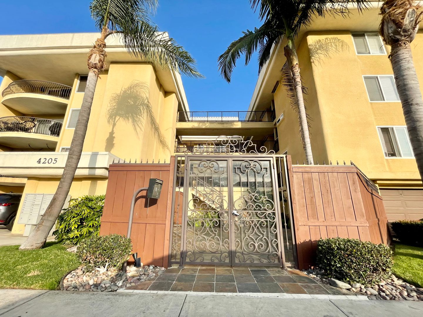 San Diego House: 4205 Lamont Street #11